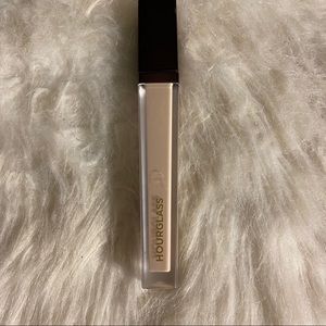 Hourglass Vanish Airbrush Concealer in Creme